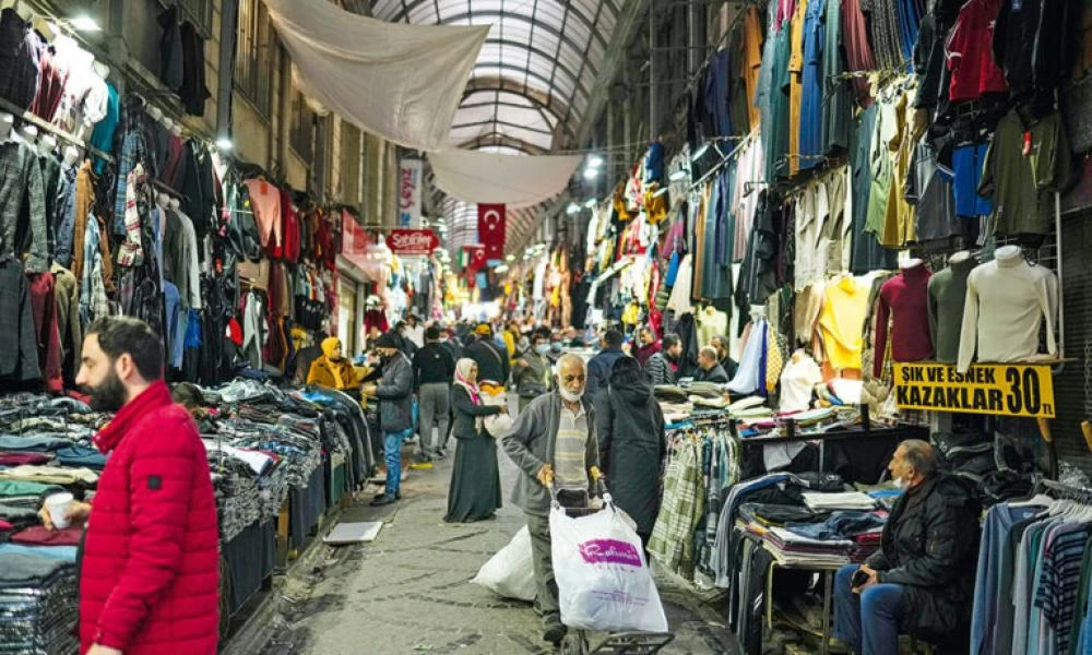 Ο Τουρκικός λαός λιμοκτονεί και ο Ερντογάν "σφυρίζει ανέμελα"...